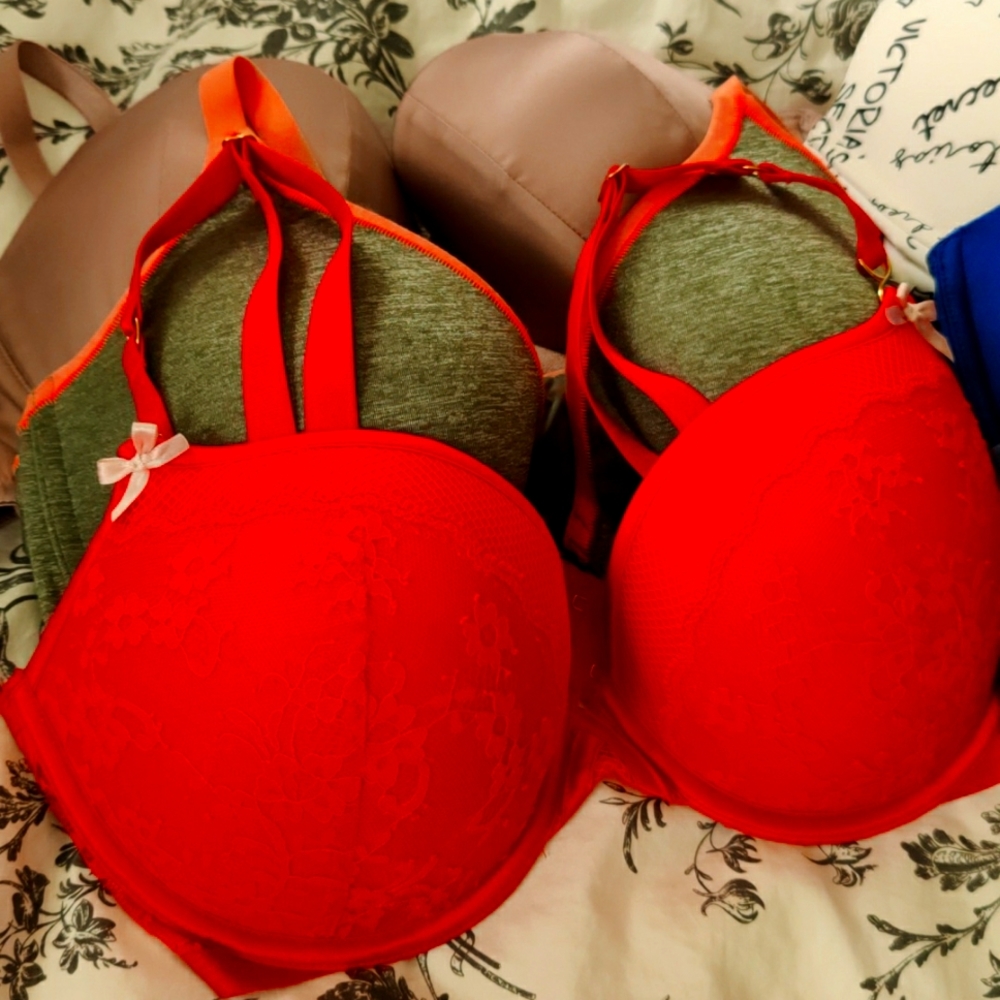 Bundle of Victoria secret bras!